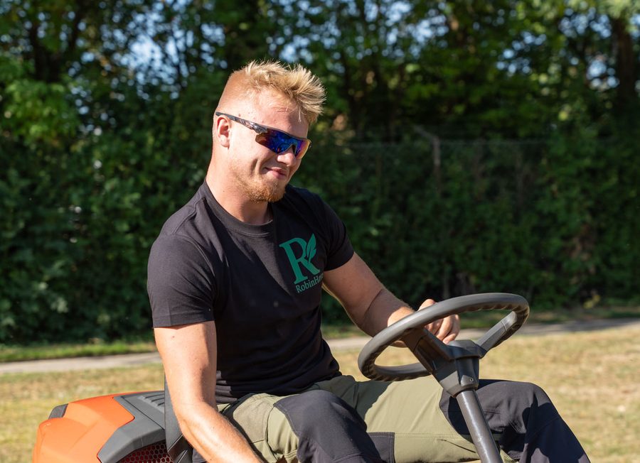 Gartner fra RobinHave på havetraktor i solskin